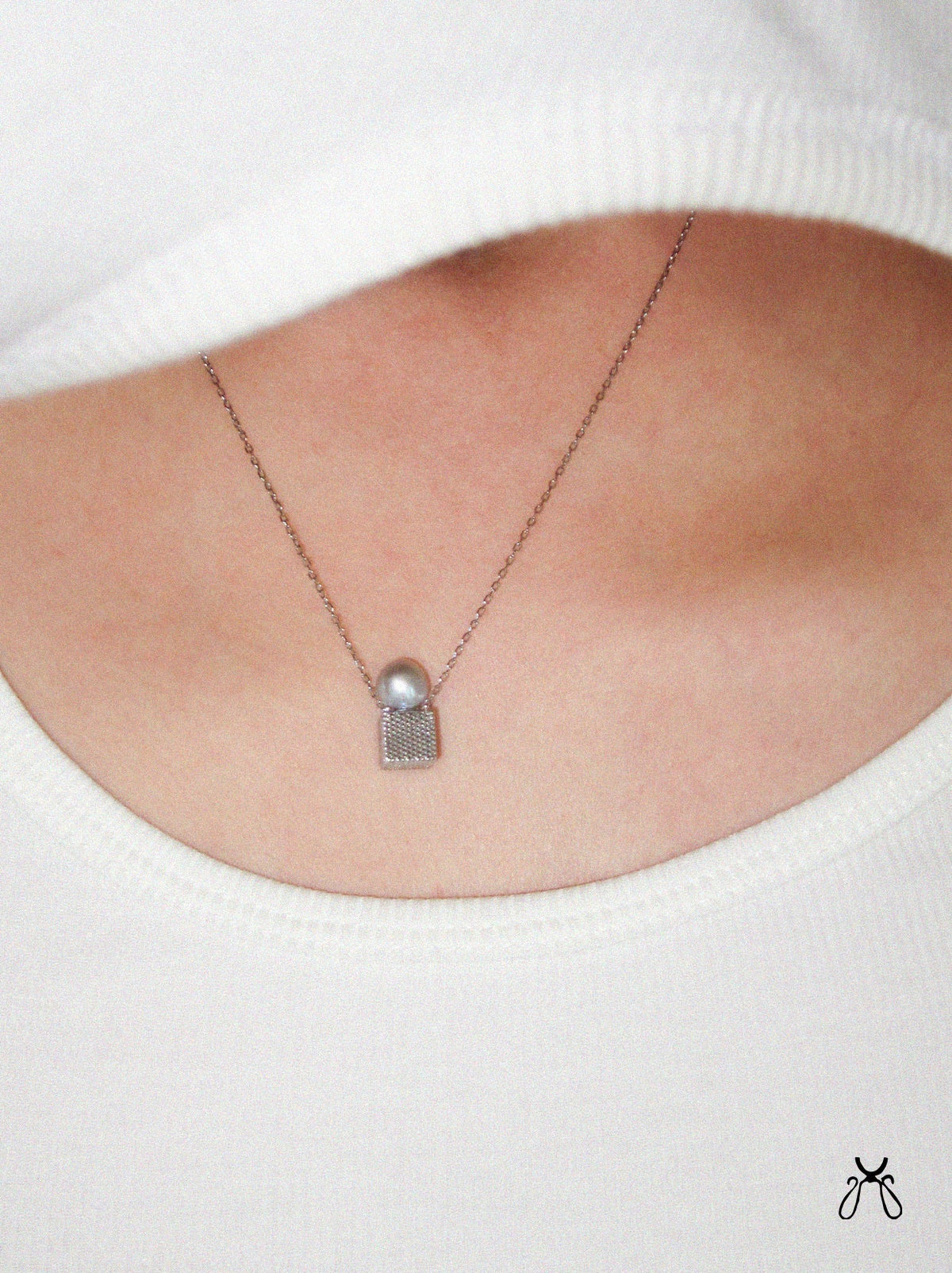PEARLS AFTER HOURS. 6 Modern Ways to Style a Pearl Necklace