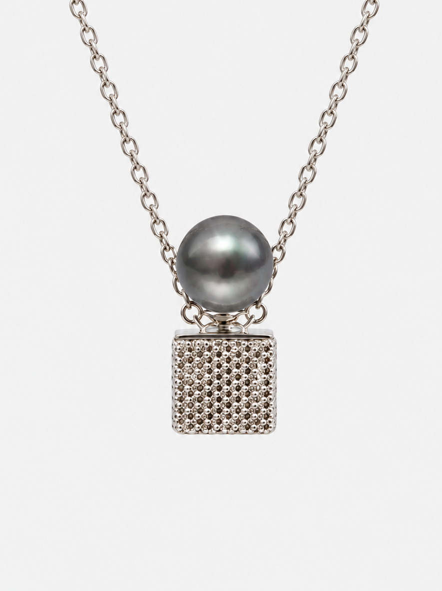 9mm Perfume Flacon Black Shell Pearl Necklace