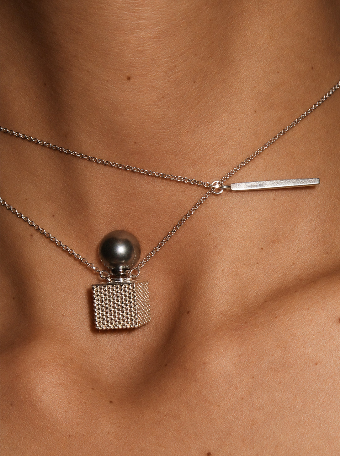 9mm Perfume Flacon Black Shell Pearl Necklace