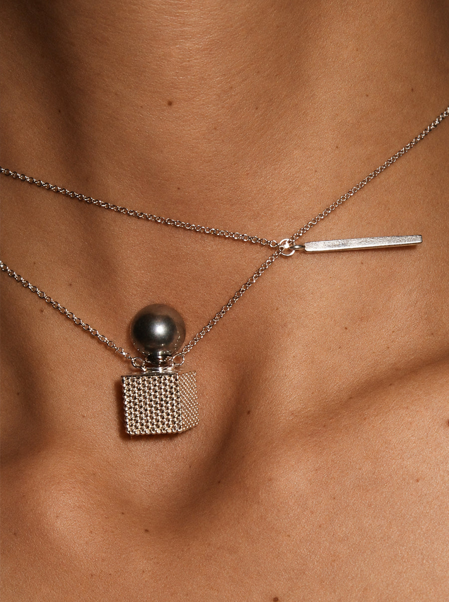 9mm Perfume Flacon Black Shell Pearl Necklace