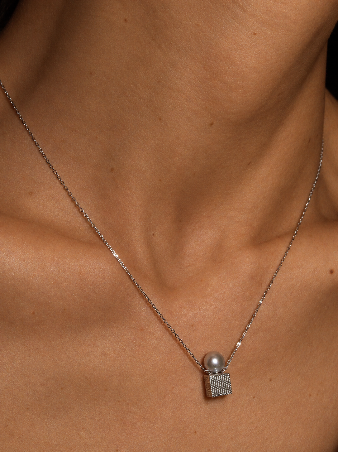 7mm Filigree Cube Shell Pearl Neckalce