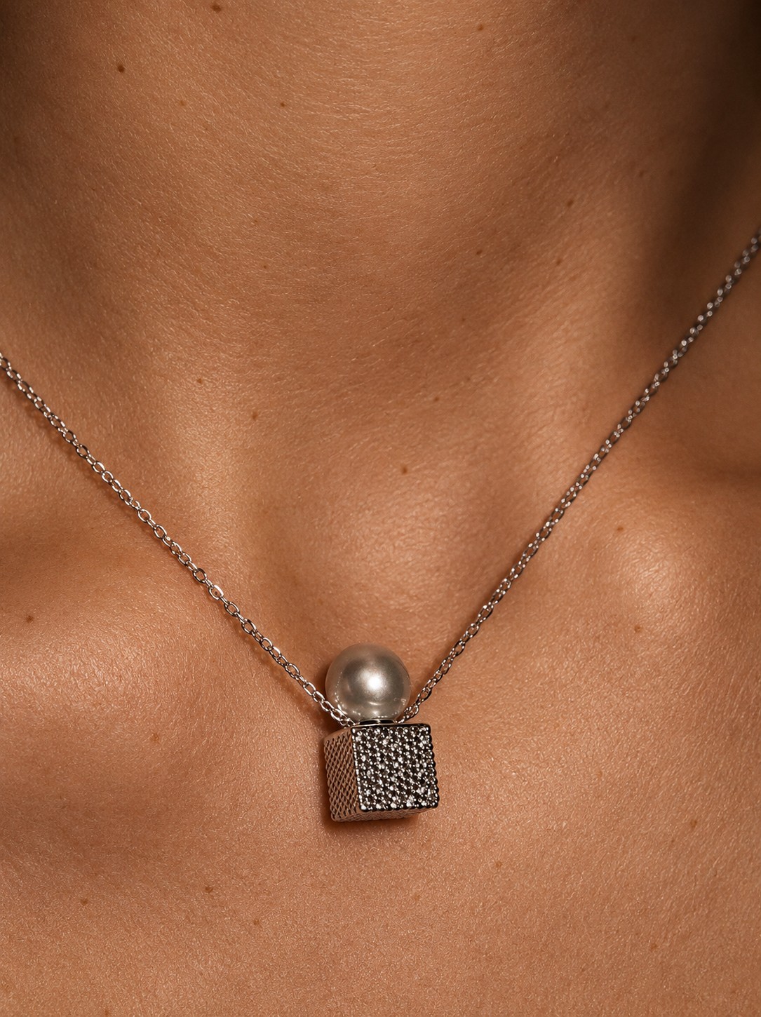 7mm Filigree Cube Shell Pearl Neckalce